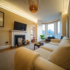  Apartment Spacious Flat, Close To The Centre With Scenic Views